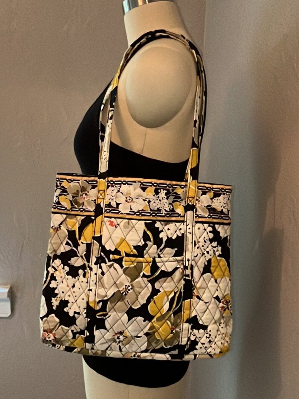 Vera Bradley Retired 2012 Dogwood Floral Reversible Holiday Tote Travel Bag NWOT
